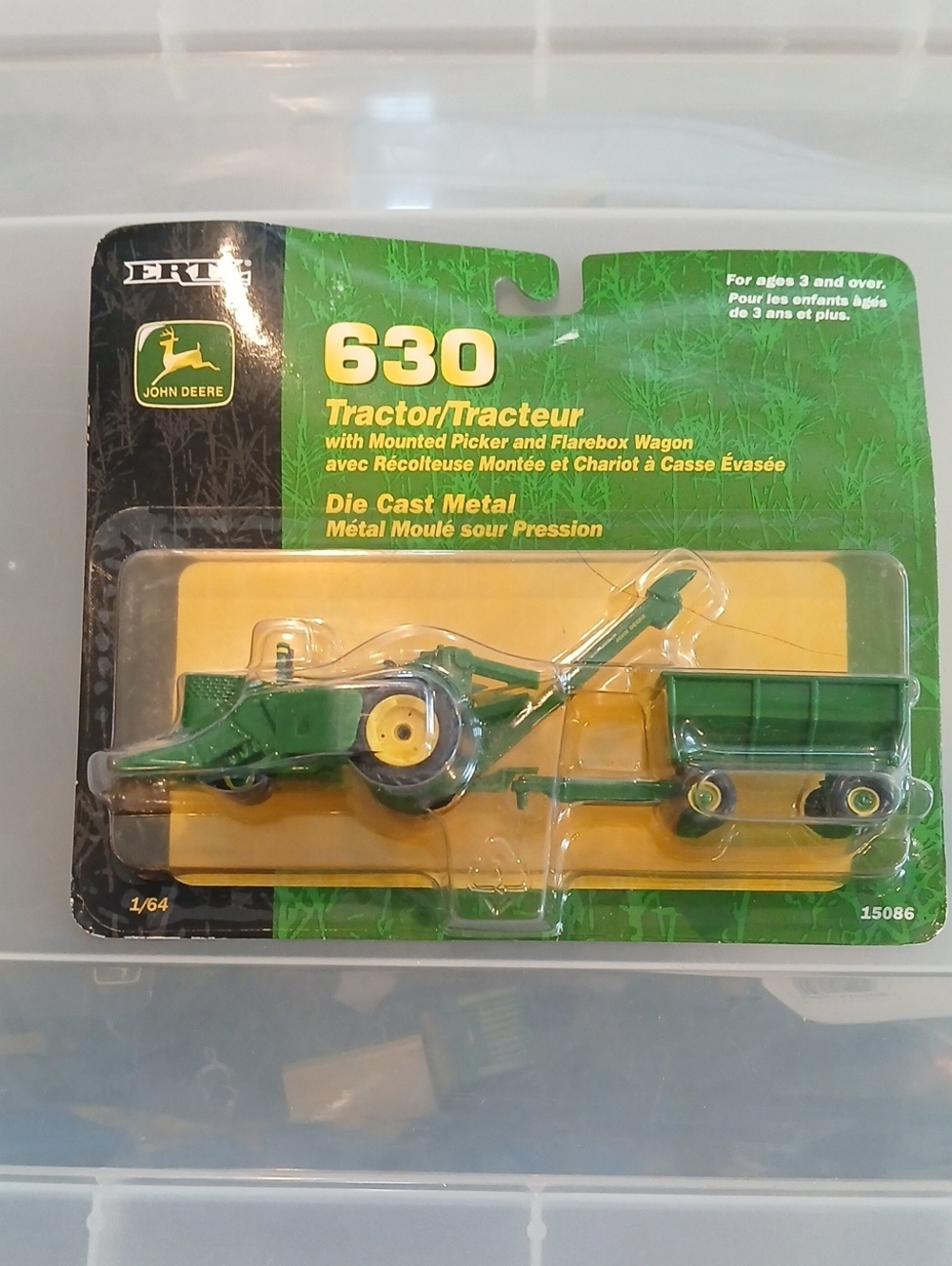 John Deere 630 Die-Cast Tractor with Mounted Picker And Flarebox Wagon -15086